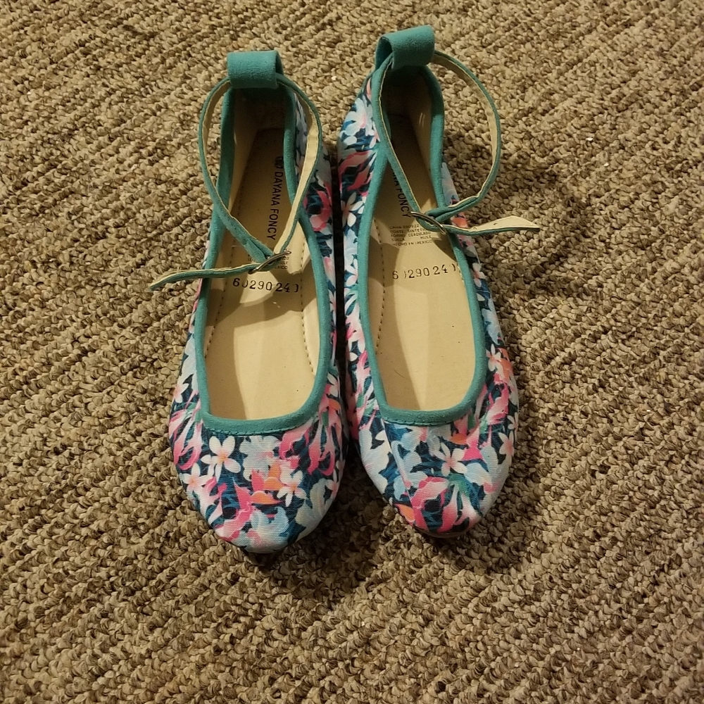 Floral flats w/ a removable ankle buckle attached